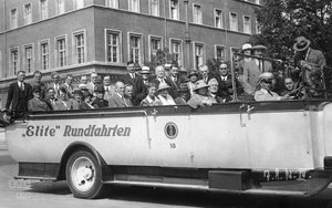 Transporteur de personnes à toit ouvert, vers les années 1920