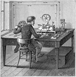 Opérateur recevant un message en code Morse sur un télégraphe imprimant électrique, 1887