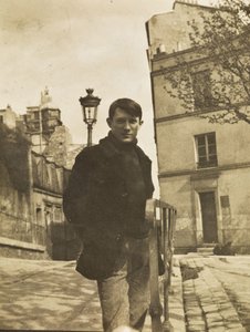 Pablo Picasso à la place Ravignan, Montmartre, 1904