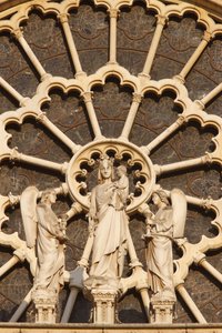 Cathédrale Notre-Dame de Paris aile ouest : Vierge à l