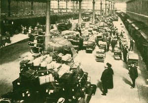 Bagages des passagers à la gare de Talbot Road, Blackpool, pendant la saison des vacances, 1930