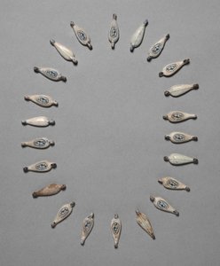 Perles en forme de pétale, vers 1391-1353 av. J.-C. - Unbekannt