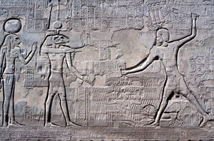 Pharaon frappant ses ennemis, Temple de Khnum, périodes ptolémaïque et romaine