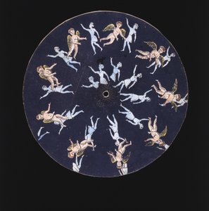 Disque de phénakistiscope montrant un cupidon et deux filles, vers 1830