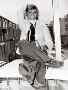 Portrait de la chanteuse et comédienne australienne Olivia Newton John (née en 1949), Londres, 23/05/1975