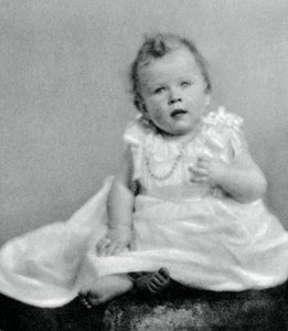 Princesse Elizabeth en 1926, quand elle avait quelques mois, 1937