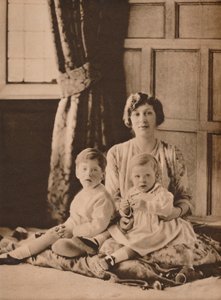 Princesse Mary, Vicomtesse Lascelles, avec ses deux fils, Gerald et George, 1926 1935 - Unbekannt