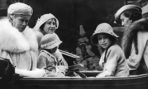 La reine Mary avec sa belle-fille et ses petits-enfants, 1936