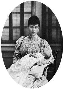 La reine Mary avec le futur roi Édouard VIII, c1894