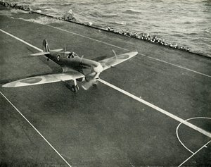 Un Spitfire de la RAF sur le pont d