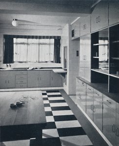 R. W. Symonds et partenaire, L. & A.R.I.B.A. - Cuisine : Équipements cellulaires couleur mastic, inox