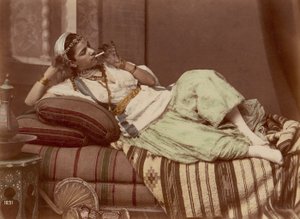 [Femme allongée fumant], 1870-90