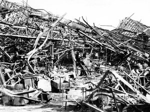 Usine Renault détruite par les bombardements alliés, Sèvres, près de Paris