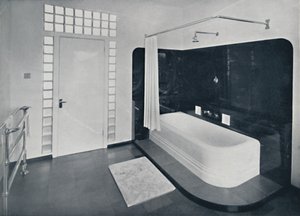 Robin Byng - Salle de bain à Grosvenor Square, Londres, montrant les blocs de verre Insulight fabriqués par Pilk