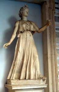 Déesse romaine Junon, épouse et sœur de Jupiter, reine du ciel