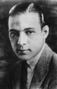 Rudolph Valentino 1895-1926, acteur italien, vers les années 1920