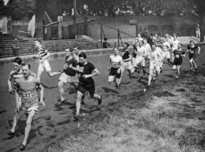 Course du demi-mile lors de la journée sportive de la fonction publique, Stamford Bridge, Londres, 1926-1927
