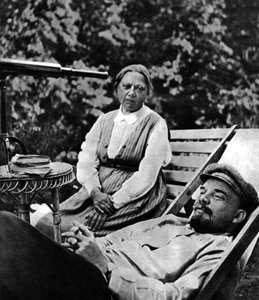 Le leader bolchevique russe Vladimir Lénine et Nadezhda Kroupskaïa, Gorki, URSS, 1922