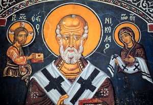 Saint Nicolas entourant le Christ et Marie, fresque byzantine du 14e siècle (1332), mur sud du narthex, église Phorbiotissa, Asinou, Chypre