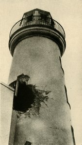 Le phare de Scarborough touché par une bombe allemande, Première Guerre mondiale, décembre 1914, vers 1920