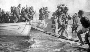Soldats sénégalais embarquant sur la côte égyptienne, Première Guerre mondiale, 1915