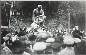 Sergueï Essenine à la dédicace du monument Koltsov Razin, 1918 - Unbekannt