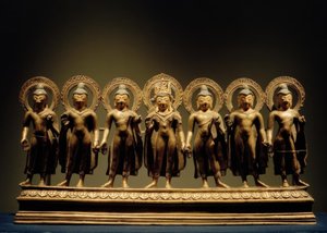 Sept Bouddhas / Sculpture, 10e s. - Unbekannt
