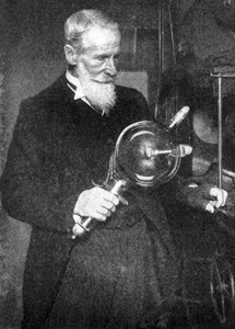 Sir William Crookes, chimiste et physicien anglais