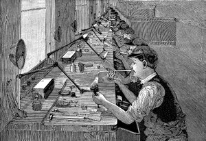 Soudure de pièces de vélo dans une usine américaine, c1900