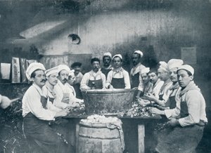 Certains des cuisiniers préparant la soupe à la Messagerie Van Gand