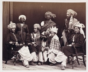 Fils de Nowroz Khan avec des assistants, vers 1878 - Unbekannt