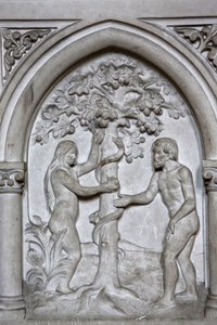 Église catholique Saint-Martin, Villers-sur-Mer, France. Relief. Adam et Ève