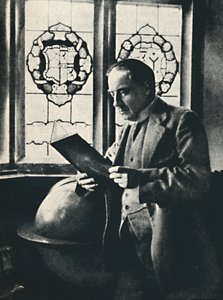 Stanley Baldwin dans la galerie à Chequers