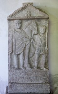 Stèle de Valerio Alucenzio, pierre, IIIe siècle