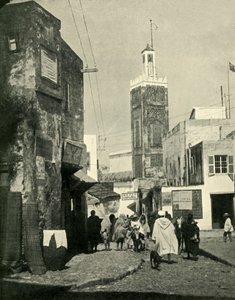 Scène de rue à Tanger, montrant une mosquée, 1902