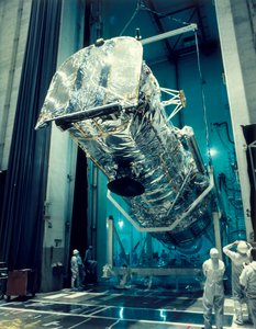 Test du télescope spatial Hubble, années 1980
