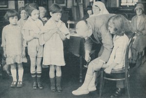 Test du réflexe rotulien pour indication de maladie nerveuse, vers 1935 - Unbekannt