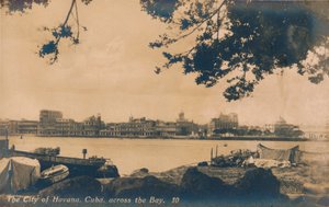 La ville de La Havane, Cuba, à travers la baie, vers 1930