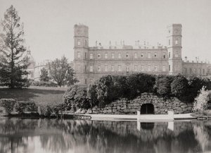 La façade principale du palais de Gatchina, années 1870-1880