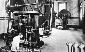 La presse à médailles, la Monnaie royale, Tower Hill, Londres, début du 20e siècle