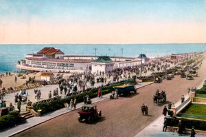 Le kiosque à musique et la promenade, Worthing, West Sussex, début du 20e siècle