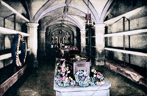 La crypte sous le chœur de la chapelle Saint-Georges, château de Windsor - Unbekannt