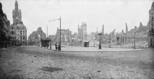 Les ruines et le clocher de Douai, France, 1918 - Unbekannt