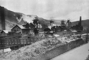 La scène de la grève des mineurs : Une mine de charbon typique du sud du Pays de Galles, 1915