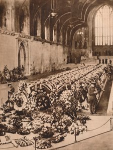 Les victimes de la catastrophe du dirigeable R101 exposées en chapelle ardente à Westminster Hall, Londres, 1930 1935