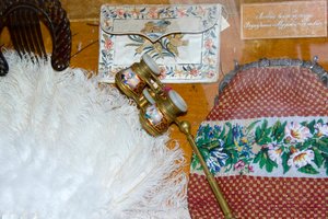 Accessoires et vêtements de théâtre, 19ème siècle