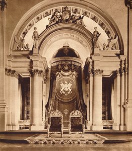 Trônes dans la salle de bal du palais de Buckingham, 1935