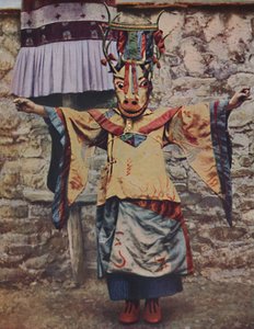 Lama tibétain vêtu pour la danse du diable, vers 1935