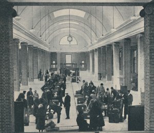 Bagages des passagers de Tilbury examinés dans un nouveau bâtiment spacieux, 1937 - Unbekannt