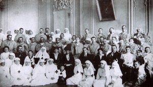 Tsarine Maria Fiodorovna de Russie visitant un hôpital à Kiev, 1915